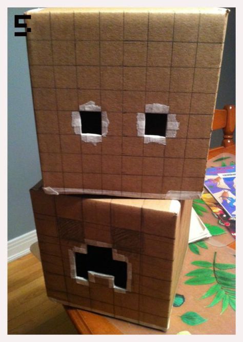 Making Minecraft Creeper & Steve heads from cardboard boxes - step by step cosplay/costume tutorial Minecraft Halloween Costume, Steve Costume, Creeper Costume, Minecraft Costumes, Creeper Minecraft, Minecraft Steve, Diy Minecraft, Minecraft Birthday Party, Costume Tutorial