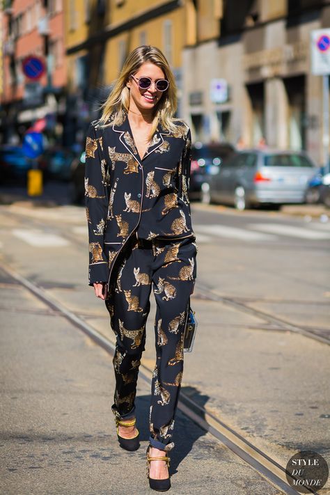 Helena Bordon by STYLEDUMONDE Street Style Fashion Photography0E2A1618 Photography Street Style, Rooftop Photography, Fitness Lifestyle Photography, Pose Photography, Pajama Outfit, Pajama Fashion, Photography Street, Street Style 2017, Cat Pajamas