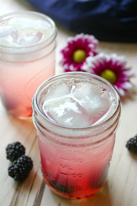 Blackberry Vodka, Blackberry Lemonade, Vodka Lemonade, Vodka Cocktail, Homemade Cocktails, Cocktails To Try, Refreshing Summer Cocktails, Best Cocktail Recipes, Club Soda