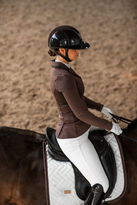 Riding Outfit Equestrian Aesthetic, Lottie Fry, Horse Rider Outfit, Dressage Outfit, Horse Shoot, Riding Outfit Equestrian, Dressage Fashion, English Riding Outfit, Competition Outfit