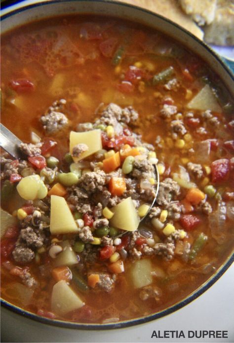 Homemade Vegetable Beef Soup Vegatable Beef Soup, Homemade Vegetable Beef Soup, Yummy Vegetables, Delicious Soups, Beef Soup Recipes, Soup With Ground Beef, Vegetable Beef Soup, Vegetable Soup Recipes, Veggie Soup