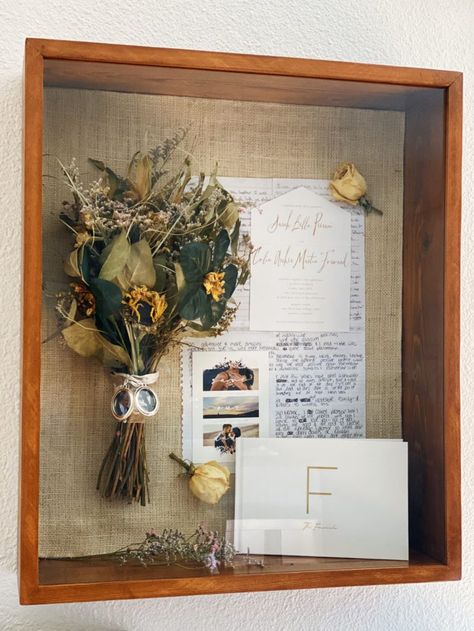 How To Make A Wedding Shadow Box Display, Wedding Bouquet Storage Ideas, How To Make A Shadow Box Display, Dried Bouquet Display, Wedding Shadow Box Ideas, Shadow Box Memorial, Shadow Box Wedding, Mahar Rustic, Bouquet Shadow Box