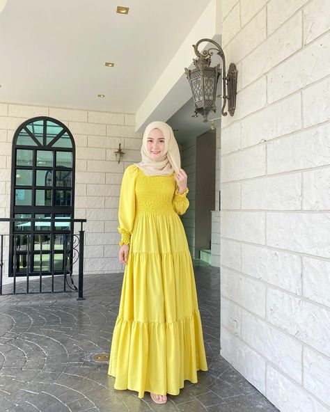 Yellow Dress Hijab, Sketched Outfits, Yellow Abaya, Muslim Fashion Dress Simple, Hijabi Gowns, Max Dresses, Islamic Fashion Dresses, Dystopian Fashion, Mustard Yellow Dresses