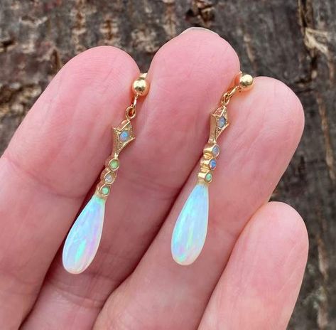 Opal Teardrop Earrings, Gold And Opal Earrings, Gold Opal Earrings, Gold Vintage Earrings, Vintage Earrings Aesthetic, Cute Earrings Aesthetic, Ethereal Earrings, Opal Necklace Vintage, Opal Earrings Dangle