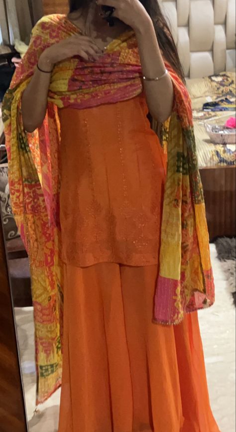 Pakistani Shaadi Aesthetic, Desi Fits, Desi Aesthetics, Desi Wear, Traditional Indian Dress, Casual Indian Fashion, Desi Fashion Casual, Desi Aesthetic, Salwar Kamiz