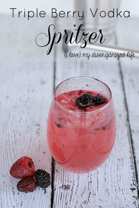 Triple berry vodka spritzer is a refreshing vodka cocktail, with a delicious combination of fresh blackberries, raspberries, and strawberries. This easy cocktail recipe is perfect for summer parties or a weekend brunch cocktail. Blackberry Vodka Cocktail, Vodka Spritzer Cocktails, Spritzer Cocktails, Girly Cocktails, Easy Cocktail Recipe, Berry Cocktail, Spritzer Recipes, Lemon Drop Martini, Vodka Cocktail