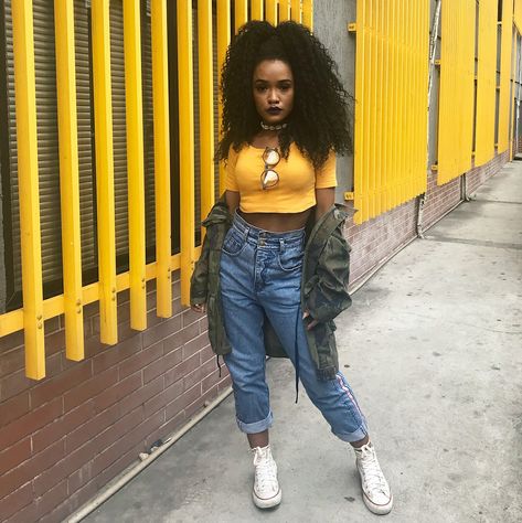 Adopt Inspiration, Aesthetic Wear, Yellow Outfits, Banana Clip, Dark Skin Beauty, Street Life, Yellow Outfit, Aesthetic People, Afro Women