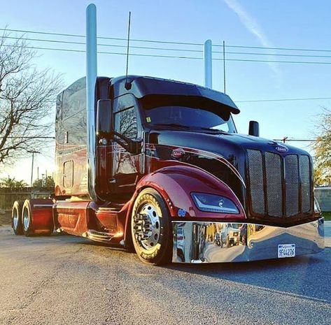 Semi Trucks Interior, Custom Peterbilt, Peterbilt 386, Peterbilt 579, Lowrider Trucks, Truck Transport, Custom Big Rigs, Peterbilt 379, Truck Paint