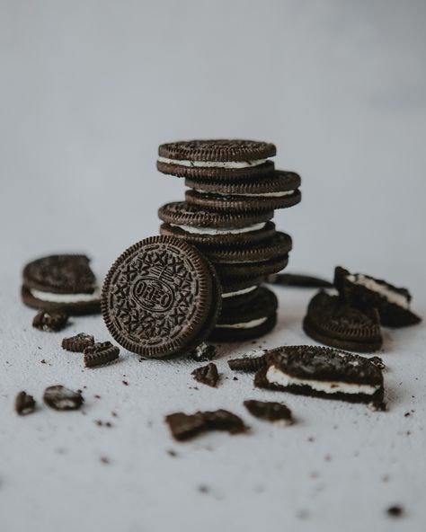 Biscuits Product Photography, Sweets Photography Ideas, Biscuit Photography Ideas, Cookies Product Photography, Oreo Photography, Chocolate Moodboard, Cookie Photoshoot, Sweets Photography, Cookie Shots