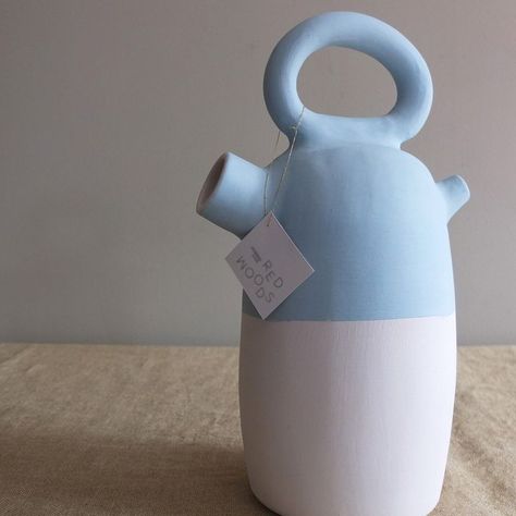 Jug Ceramic, Water Jugs, Juice Bottle, Cerámica Ideas, Ceramics Pottery Art, Juice Bottles, Water Jug, Ceramic Design, Art And Architecture