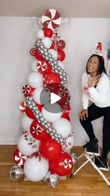 Xmas Balloon Ideas, Christmas Tree Out Of Balloons, Balloon Christmas Tree Diy, Christmas Tree Balloons, Christmas Balloon Arch, Balloon Christmas Tree, Ballon Decoration, Balloon Christmas, Christmas Balloon Decorations