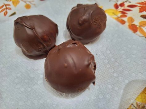 Peanut Butter Chocolate Balls, Peanut Butter Balls Easy, Pb2 Recipes, Chocolate Peanut Butter Balls, Peanut Ball, Smart Points Recipes, Weight Watchers Recipes, Butter Balls, Points Recipes