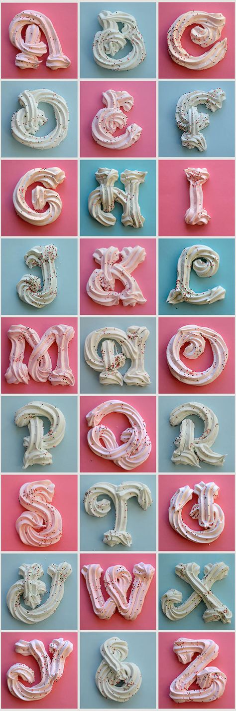 3 dimensional merengue font Meringue Desserts, Frosting Techniques, Icing Techniques, Piping Techniques, Cake Decorating Piping, Meringue Cookies, Cake Icing, Cake Decorating Tutorials, Cake Frosting