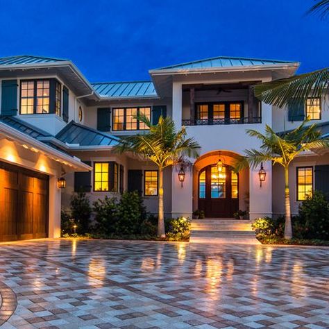 Harbor Acres Coastal, 5,491 sqft Custom Home In Sarasota - Traditional Home Design Modern House Front Elevation, Classic Elevation, Traditional Home Design, House Front Elevation, Coastal Exterior, Florida Mansion, Ocean Front Homes, Front Wall Design, Small House Layout