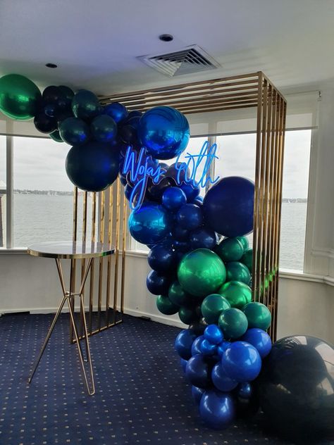 Green And Blue Party Decor, Lime Green Balloon Garland, Green And Blue Party Decorations, Blue And Green Balloon Garland, Balloon Decorations Graduation, Gold Balloons Decorations, Green Graduation Party, Teal Balloons, Black And White Balloons