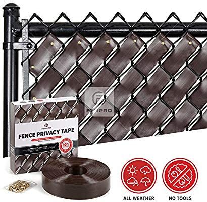 Cheap Privacy Fence Over Chain Link, Metal Fence Privacy Ideas, Fence Weaving Diy, Fence Weaving Chain Link, Chain Link Fence Slats, Chain Link Fence Privacy Ideas, Chain Link Fence Ideas Cover Up Cheap, Chain Link Fence Decorating Ideas, Chain Link Fence Ideas Cover Up