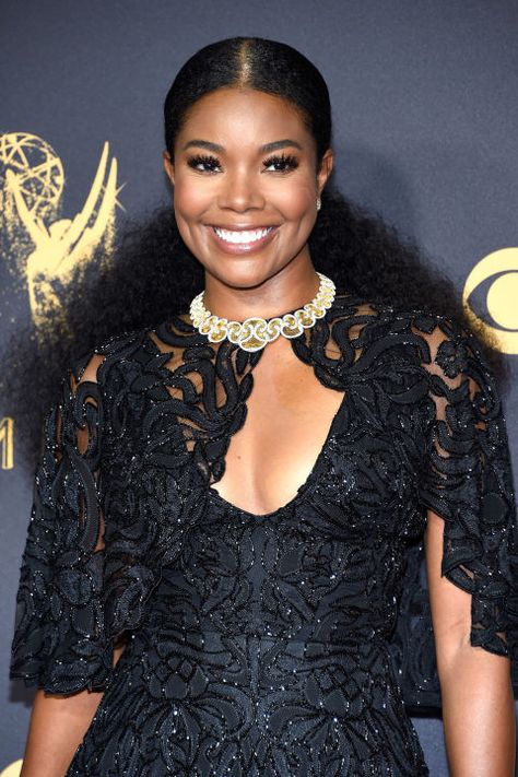 The author and star of Being Mary Jane, 44, wore her hair in a low, voluminous pony — a fresh take on a red carpet staple. Textured Curly Hair, Red Carpet Beauty, Red Carpet Hair, Celebrity Makeup Looks, Gabrielle Union, Beauty Looks, African American Hairstyles, 4c Hairstyles, Celebrity Makeup