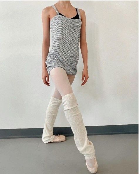 Leotard And Sweatpants, Ballet Clothes Aesthetic, Ballet Warm Up Clothes, Ballet Warmup Outfit, Ballet Leotards Yumiko, Ballet Fits, Ballet Essentials, Ballet Attire, Dance Class Outfit