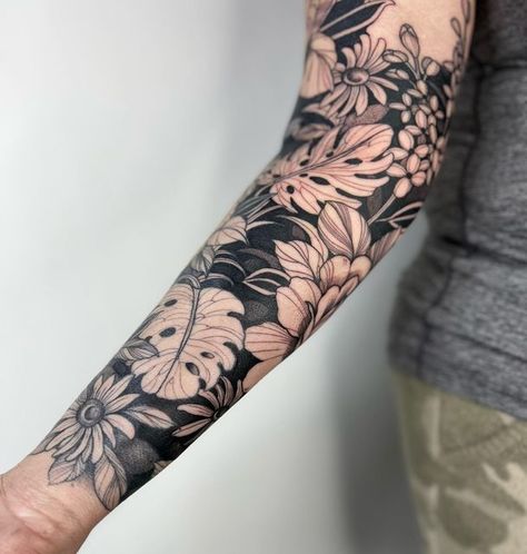 Beach Scenery Tattoo, Tattoo Filler Ideas Sleeve Backgrounds Flower, Tattoo Filler Ideas Sleeve Backgrounds, Botanical Tattoo Sleeve, Fineline Tattoo Ideas, Tattoo Filler Ideas, Holiday Tattoo, Tropical Flower Tattoos, Natur Tattoo Arm