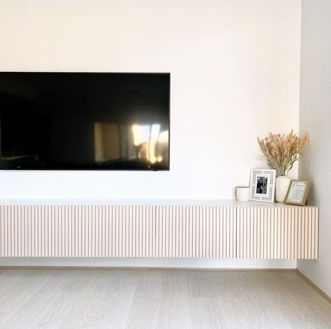 Theatre Room Cabinets, Besta Ikea Living Room Tv Walls, Scandinavian Tv Wall, Besta Tv Unit Ideas, Scandinavian Living Room Tv, Media Wall Ideas With Fireplace, Diy Media Wall, Long Tv Unit, Wall Unit Ideas