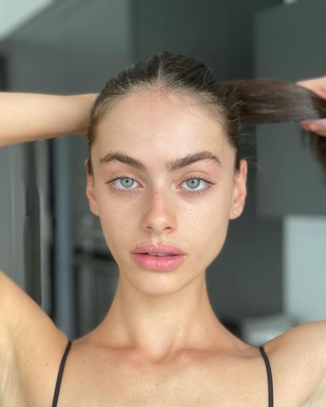 Yael Shelbia on Instagram: “Fresh digital ✨” No Makeup Pictures, Yael Shelbia, Models Without Makeup, Straight Nose, Emma James, Actress Without Makeup, Celebrity Stars, Models Makeup, No Makeup