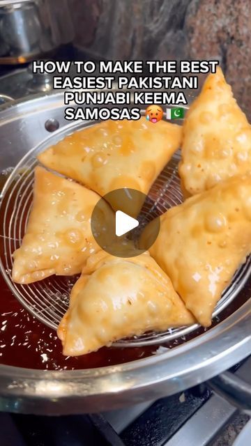 LONDON FOODEE | Halal Food on Instagram: "HOW TO MAKE THE BEST EASIEST PAKISTANI PUNJABI KEEMA SAMOSAS 🇵🇰😍🇵🇰😍🇵🇰😍   Some people like Keema Samosas, some like Aloo, today we’re making Pakistani Punjabi Keema Samosas, they are actually incredibly easy to make. So why not give this recipe a try and impress your loved ones with a batch of these?!  INGREDIENTS:  For the dough: - 600g plain flour - 1/2 tsp salt - 1/2 tsp cumin seeds (heated on a pan if possible) - 100g ghee (or oil) - 200g/ml water  For the filling: (everything finely diced) -1 lb ground lamb or beef (the higher fat percentage the more flavour) -2 onions, finely chopped -1 tsp crushed cumin -1 tsp crushed coriander -1 tsp black pepper -1 tsp chilli powder - 1 tsp chilli flakes -1 tsp salt -2 large potato, finely chopped Punjabi Samosa Recipe, Pickled Chillies, Keema Samosa, Pakistan Food, Halal Food, Ground Lamb, Cumin Seeds, Halal Recipes, Pakistani Food