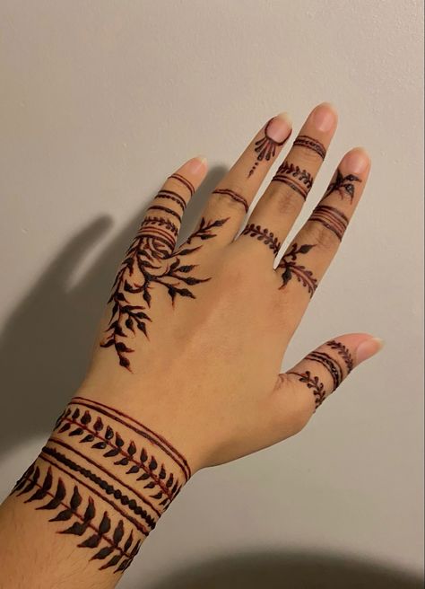 Male Henna Designs Hand, Men Henna Designs Simple, Henna Male Designs, Henna Plant Designs, Hanna Ideas Hands, Manly Henna Designs For Men, Male Mehendi Design, Henna Designs Male, Super Simple Henna Designs