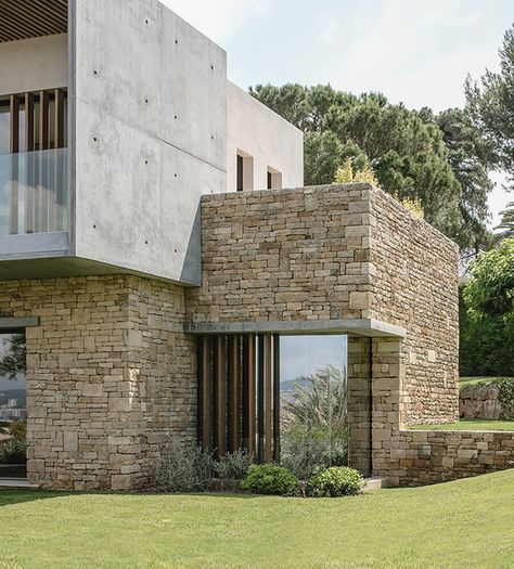 Caprini & Pellerin's Villa Fidji Is A Patchwork Of Style And Material | OPUMO Magazine Stone Exterior Houses, Houses In France, Concrete Architecture, Stone Facade, Stone Architecture, Stone Cladding, Casa Exterior, Stone Walls, Rustic Contemporary