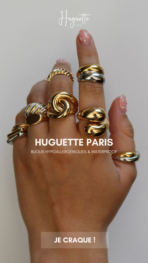 Main portant de nombreuses bagues dorés et argentés en plaqué or et en argent 925 Afro Punk, Jewelry Lookbook, Golden Girl, Aesthetic Hair, Some Ideas, Bracelet Stack, Style Board, Apple Watch, Gold Jewelry