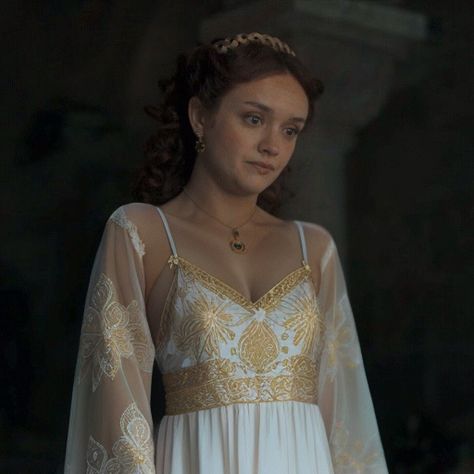 Alicent Hightower Nightgown, Alicent Hightower Wedding, Hightower Face Claim, Medieval Pajamas, Alicent Hightower Dress, Targaryen Face Claim, Tvd Aesthetic, Olivia Cooke, Alicent Hightower