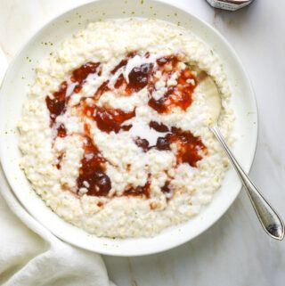 Creamy Coconut + Brown Rice Porridge - Craving California Coconut Brown Rice, Brown Rice Porridge, Coconut Porridge, Brown Butter Cookies, Porridge Recipes, Rice Porridge, Strawberry Banana Smoothie, Paleo Breakfast, Banana Smoothie