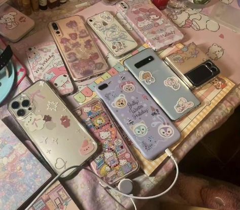 Aesthetic Phones, Aesthetic Tech, Game Room Ideas, Creative Iphone Case, Tech Aesthetic, Iphone Life Hacks, Retro Gadgets, Boyfriend Wallpaper, Iphone Obsession