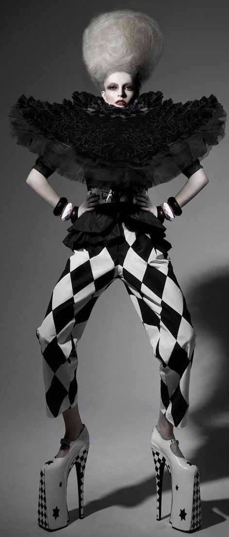 Clown Fashion, Circus Fashion, Pierrot Clown, Dark Circus, Club Fashion, Night Circus, Clown Costume, Weird Fashion, Vintage Circus