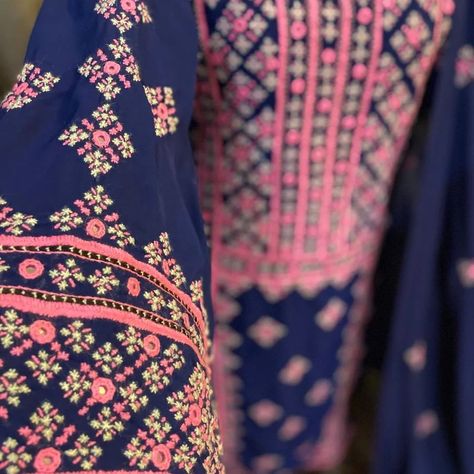 Balochi Kurta Designs, Balochi Dress Design New, Balochi Dress, Afghan Dresses, Cute Couple Wallpaper, Couple Wallpaper, What's App, Viral Video, Hand Work