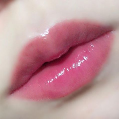 Asian Skin Care Routine, Pale Pink Lipstick, Lip Pictures, Lips Inspiration, Lips Painting, Bentuk Alis, Lip Art Makeup, Lips Photo, Face Art Makeup