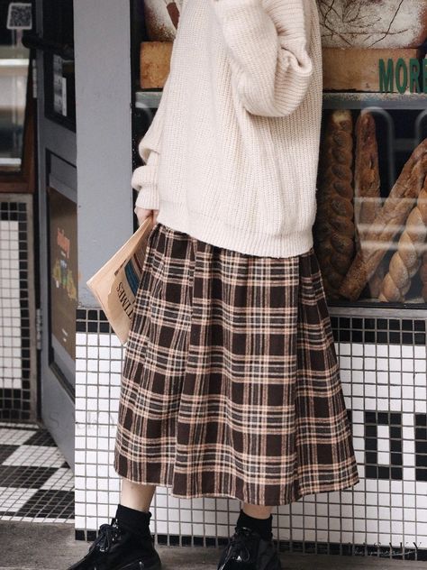 Bookworm Aesthetic Outfit, Baggy Skirt, At Home Clothes, High Waisted Pleated Skirt, Muslim Outfits, Pleated Maxi Skirt, Half Skirt, Cozy Outfit, Gathered Skirt