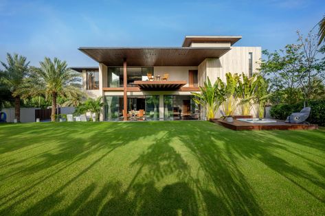 Indian House Architecture, Bungalow Facade, Hiren Patel Architects, Architect Digest, Exterior Elevation Design, Building Elevations, Flat Layout, Luxurious Villa, Villa Design Architecture