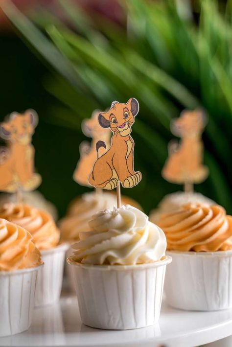 Lion King Cricut Projects, Simba Birthday Decorations, Simba And Nala Birthday Party, Simba Decorations Party Ideas, Simba Cupcakes, Re Leone Party, Nala Birthday Party Ideas, Lion King 2nd Birthday Party Ideas, Lion King Birthday Party Ideas Girl