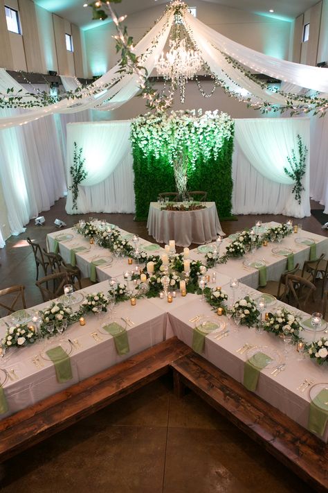 Green White And Gold Outdoor Wedding, Diy Emerald Green Centerpieces, Green And Gold 15 Theme, Green Wedding Decorations Centerpieces, Emerald And White Wedding Theme, Green And White Rustic Wedding, Green White And Gold Wedding Theme, Emerald Green Wedding Theme Decor Receptions, Emerald Green And White Wedding Theme