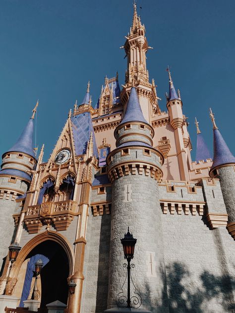 Fantasyland Aesthetic, Disney Asthetics Photos, Walt Disney World Aesthetic, Magic Kingdom Aesthetic, Disney Preppy, Disney Core, Chateau Disney, Disney World Aesthetic, Magic Kingdom Castle