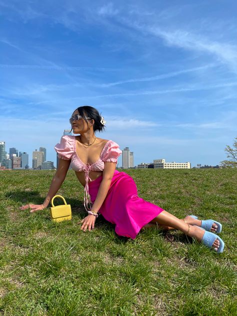 Outfit inspo for gucci rubber slide sandals Gucci Jelly Sandals Outfit, Pink Sandals Outfit Summer, Gucci Rubber Slides Outfit, Gucci Rubber Sandals Outfit, Pink Slides Outfit, Block Heel Outfit, Platform Slides Outfit, Pink Sandals Outfit, Block Heels Outfit