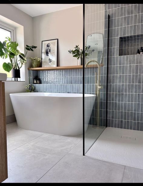 Small Bathroom Ideas With Tub Modern Freestanding Bathtub, Freestanding Tub Tile Surround Ideas, Ensuite Bathroom Ideas With Bath, Small Bathroom Large Tile, Bath And Shower Separate, Long Narrow Bathroom, Ensuite With Bath, تصميم دورة مياه, Patterned Bathroom Tiles