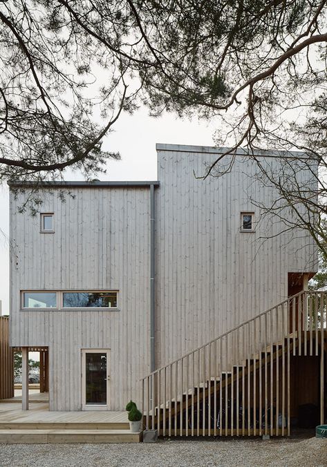 Swedish Houses Exterior, Labyrinth Architecture, Swedish House Floor Plan, Labyrinth Wallpaper, Swedish Long House, Swedish Architecture Traditional, Naturhus Sweden, Magazine Wallpaper, Deck Wood