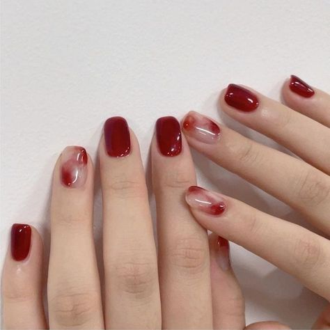 Nail Art Maroon Elegant, Minimal Nail Art Simple, Nail Art Maroon, Nails Maroon, Maroon Nail Art, Maroon Nail, Elegant Touch Nails, Minimal Nails Art, Maroon Nails