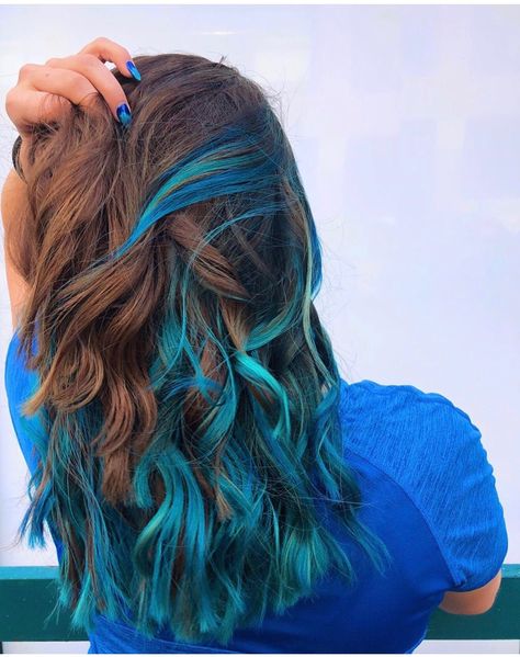 Stylish Hair Colors, Exotic Hair Color, Turquoise Hair, Hair Color Crazy, Teal Hair, Bright Hair Colors, Glamorous Hair, Dirty Blonde Hair, Haircut For Thick Hair