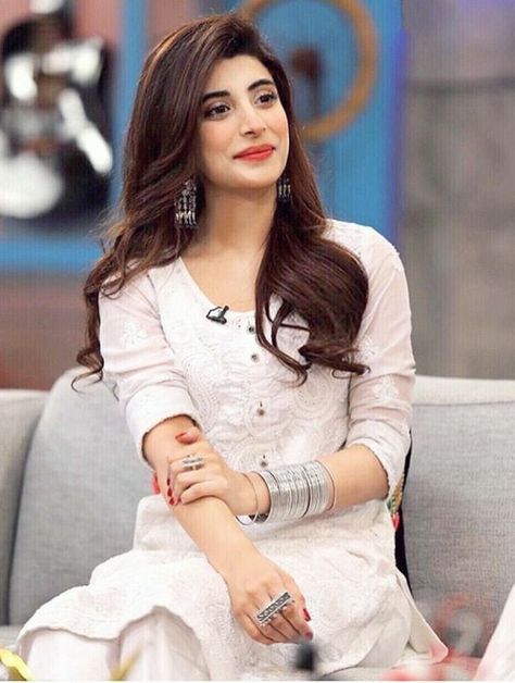 Urwa Hocane, Shadow Roots, Mawra Hocane, Asian Actresses, Pakistani Beauty, Patiyala Dress, Beautiful White Dress, Indian Wedding Gowns, White Gold Dress