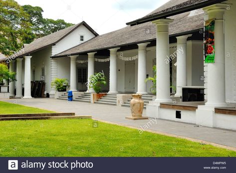 British Colonial Style House Exterior, Tropical Colonial Architecture, Kenyan Houses, British Colonial Style House, British Colonial House, Colonial Modern, Kerala Traditional House, Borneo Malaysia, Tropical Colonial