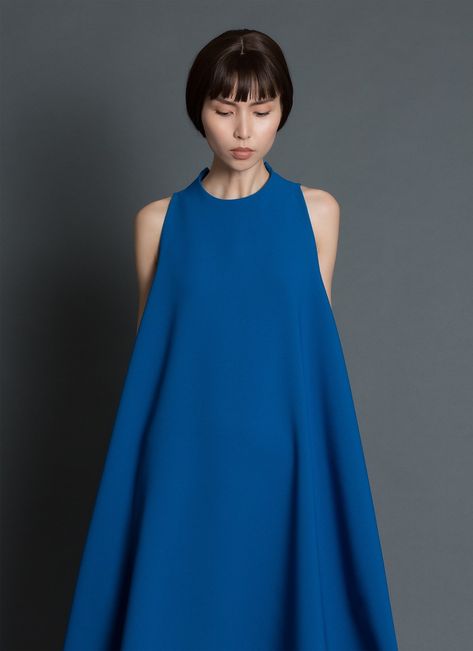 KAAREM - Punica Sleeveless V Back Dress - Blue Midi Dress Flowy, V Back Dress, Dress Flowy, Smart Dress, Sleeveless Midi Dress, Curvy Dress, Summer Design, Back Dress, Midi Dress Sleeveless