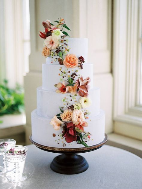 We are basically in autumn heaven after glimpsing these 100+ cake ideas for fall weddings. With hand-painted sugar flowers and leaves, ribbon fondant and wafer paper techniques, concrete texture desserts and drippy naked cakes in store, there is no doubt you will be begging for some sweet treats like these for your own autumn wedding! Wedding Cake With Flowers, Cake With Flowers, Martha Weddings, Fresh Flower Cake, Floral Wedding Cakes, Fall Wedding Cakes, Cake Bars, Cake Trends, White Wedding Cake