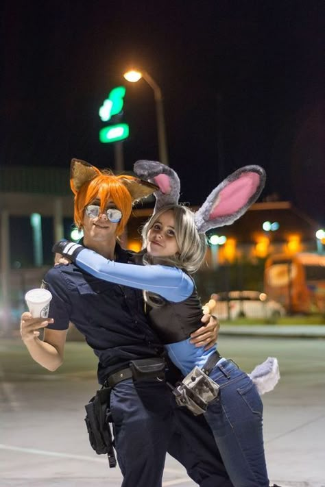 Movie Character Halloween Costumes, Movie Character Halloween, Character Halloween Costumes, Cute Couples Costumes, Black Halloween Costumes, Halloween Parejas, Matching Halloween Costumes, Cosplay Cosplay, Nick And Judy